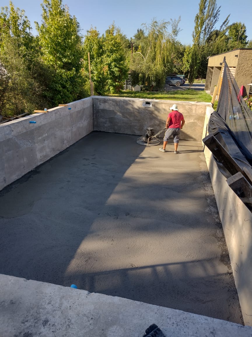 Piscina en etapa de construcción